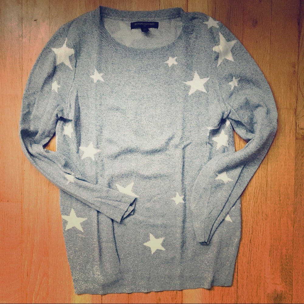 Light sweater with fun star print!